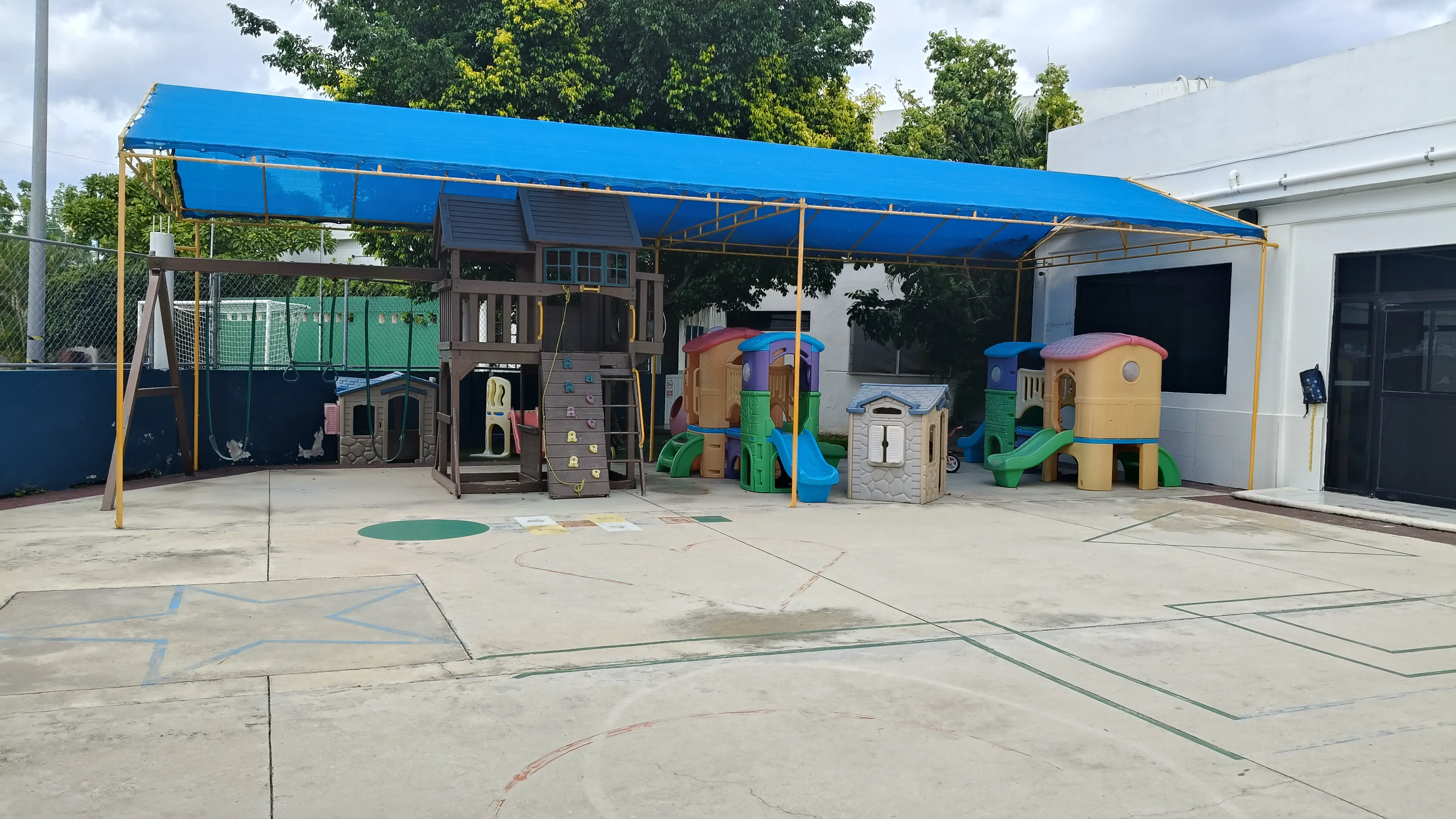 Área de juegos del preescolar EDAI, parte 2